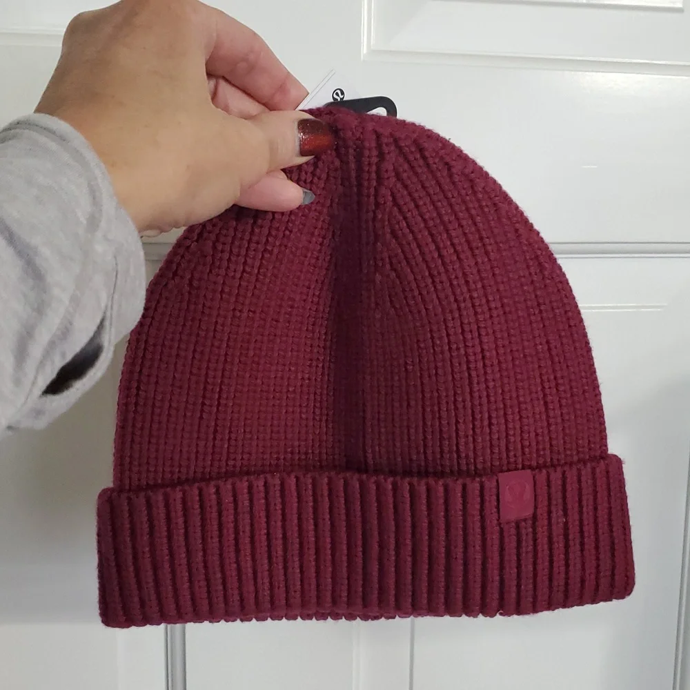 NWT Lululemon Close Fit Wool Blend Ribbed Knit Burgundy Beanie Unisex O/S